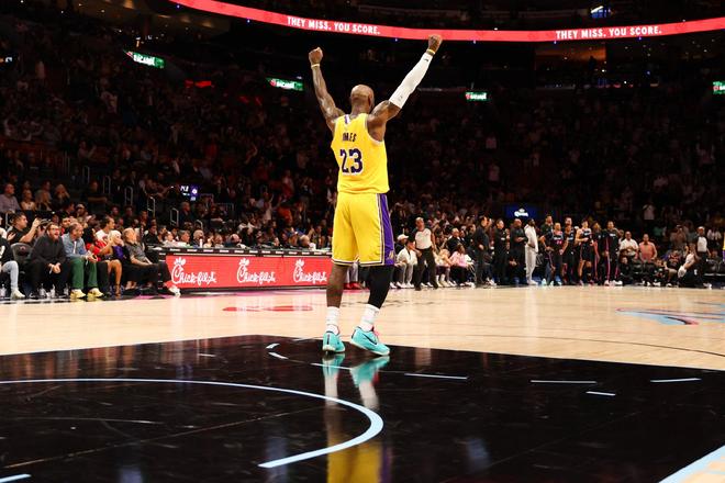 41岁詹姆斯创生涯第124次三双 转型无球球员助湖