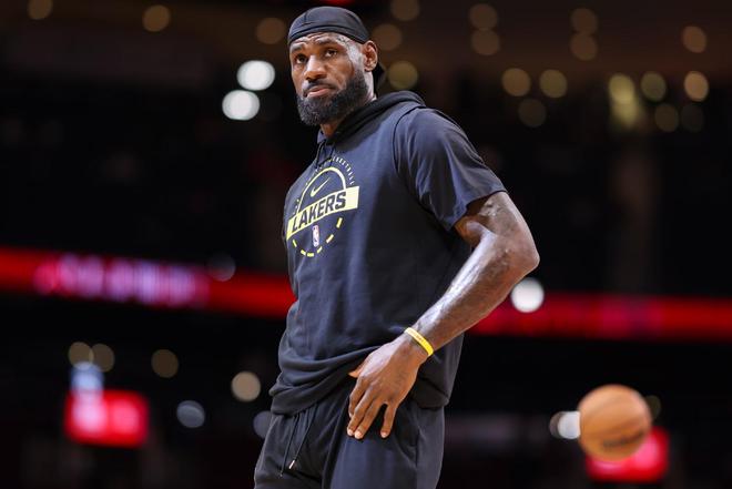 41岁詹姆斯创生涯第124次三双 转型无球球员助湖