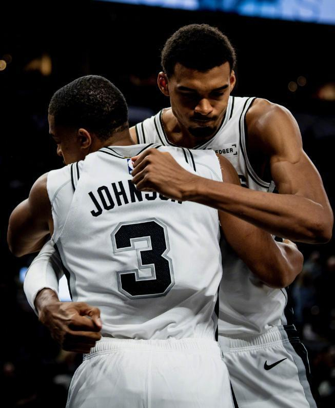 文班亚马复出爆发率队复仇黄蜂 马刺登顶西部第