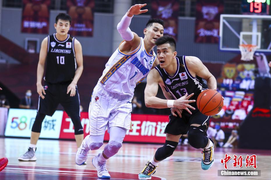 资料图：郭艾伦在比赛中 图片来源：视觉中国