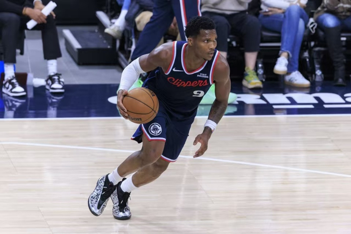 快船管理层决策引争议，球员续约与伦纳德未来